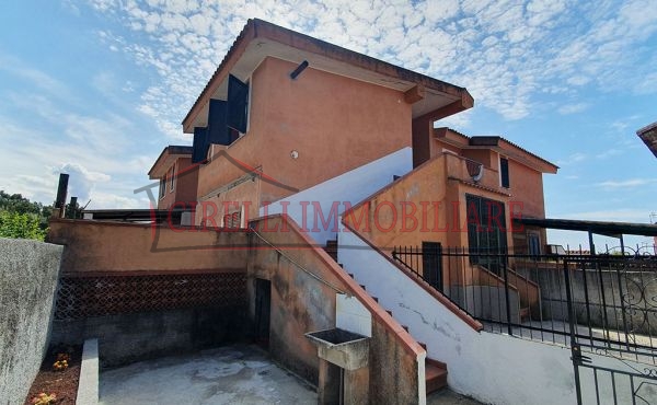 Scalea, porzione di villa quadrifamiliare con giardino