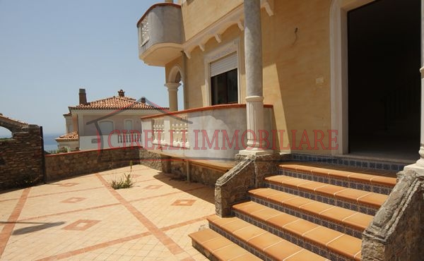 Scalea, villa on 3 floors