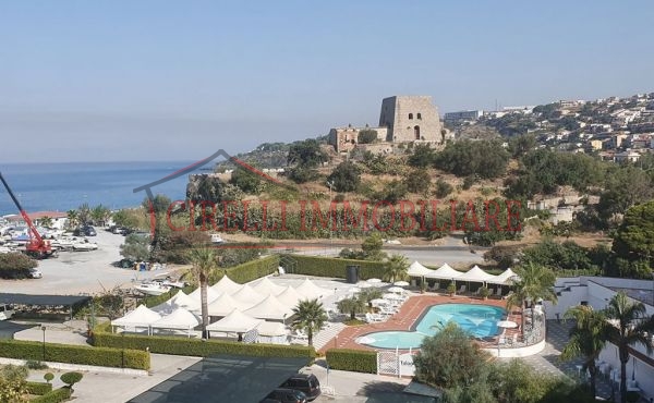 103, Ampio appartamento vista mare 